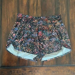 LULULEMON TRACKER shorts, Floral Hotty Hot Speed Up,4” inseam, lined